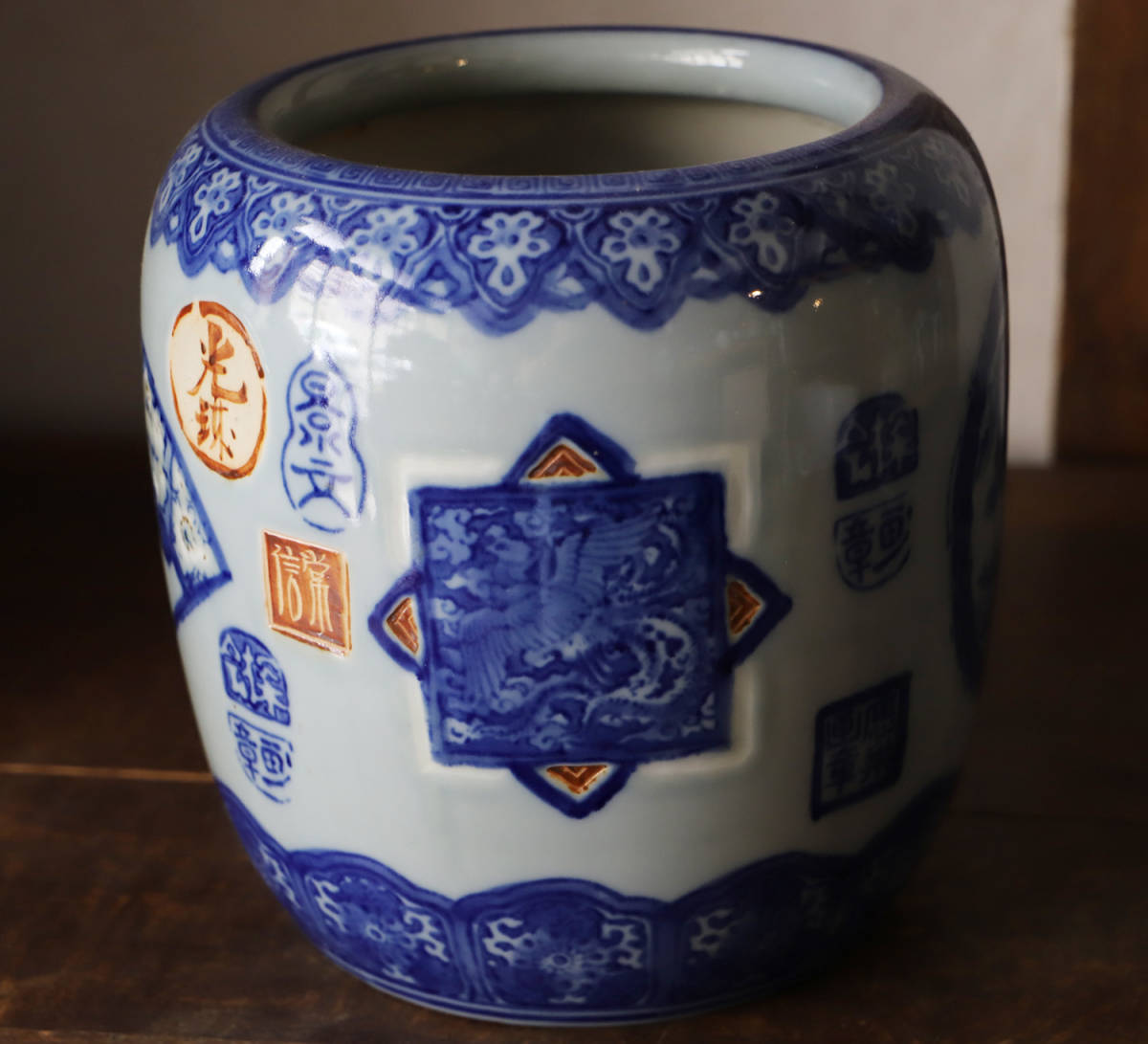 伊万里焼 染付 印判画 人名 窓画 火鉢 古玩 骨董 染付 骨董 明治時代 鉢と皿二枚 公式通販 伊万里焼 古玩 火鉢