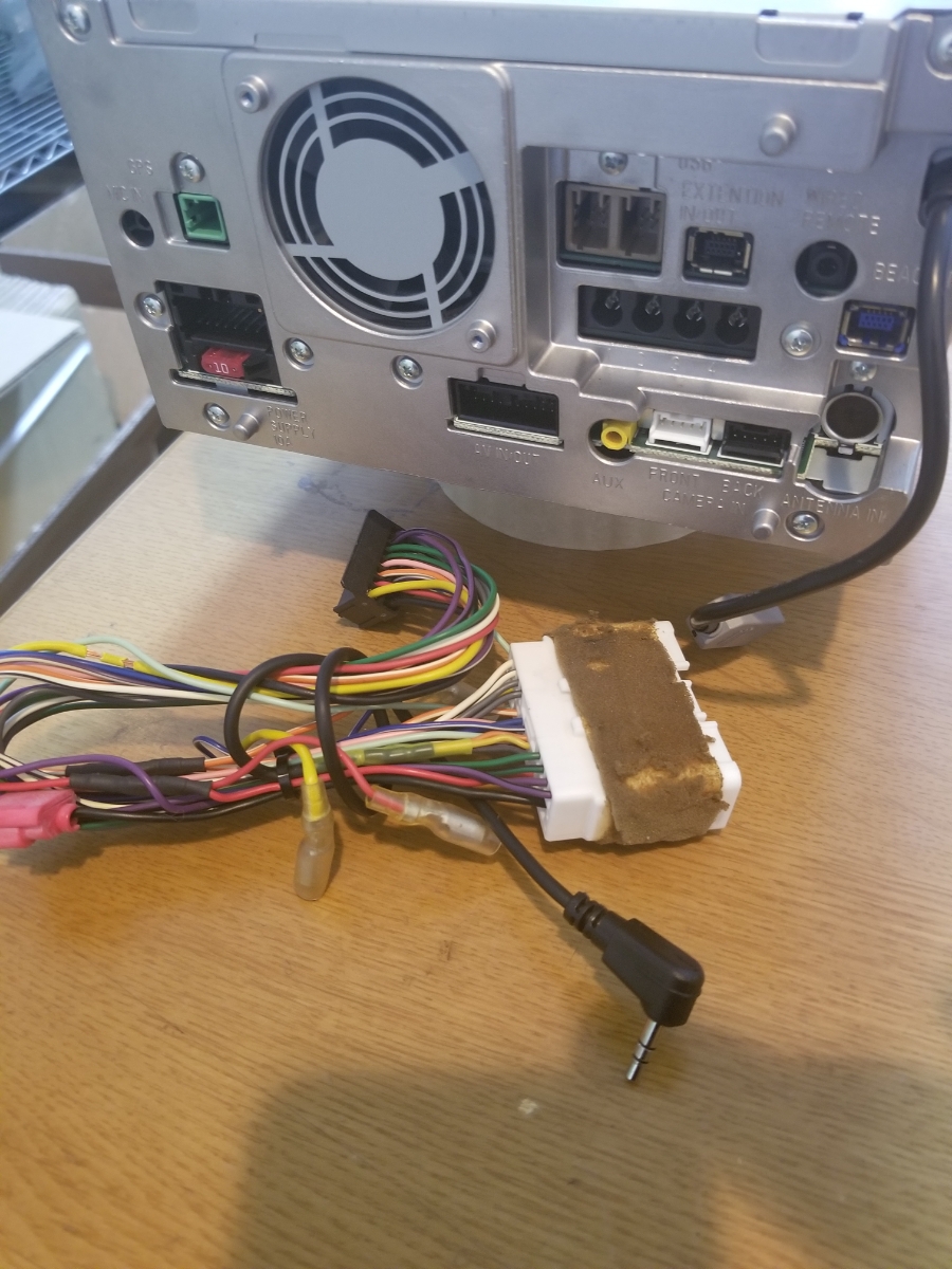 タッチパネル新品 付属品多数 AVIC-ZH09 新品ファン 2011年地図 AVIC