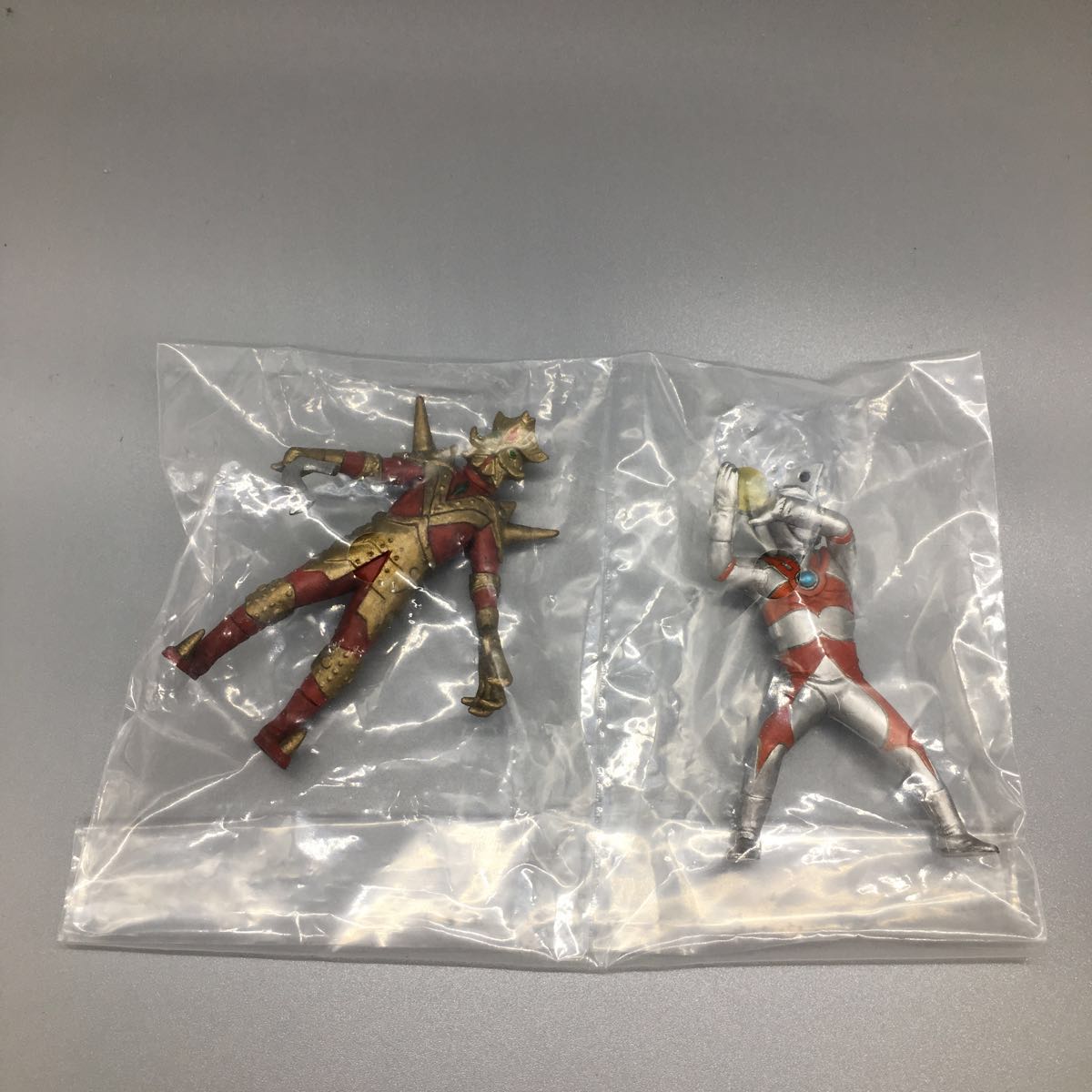 2種セット】新品未開封 ミニブック付き ウルトラ怪獣戯画「銀河に散っ