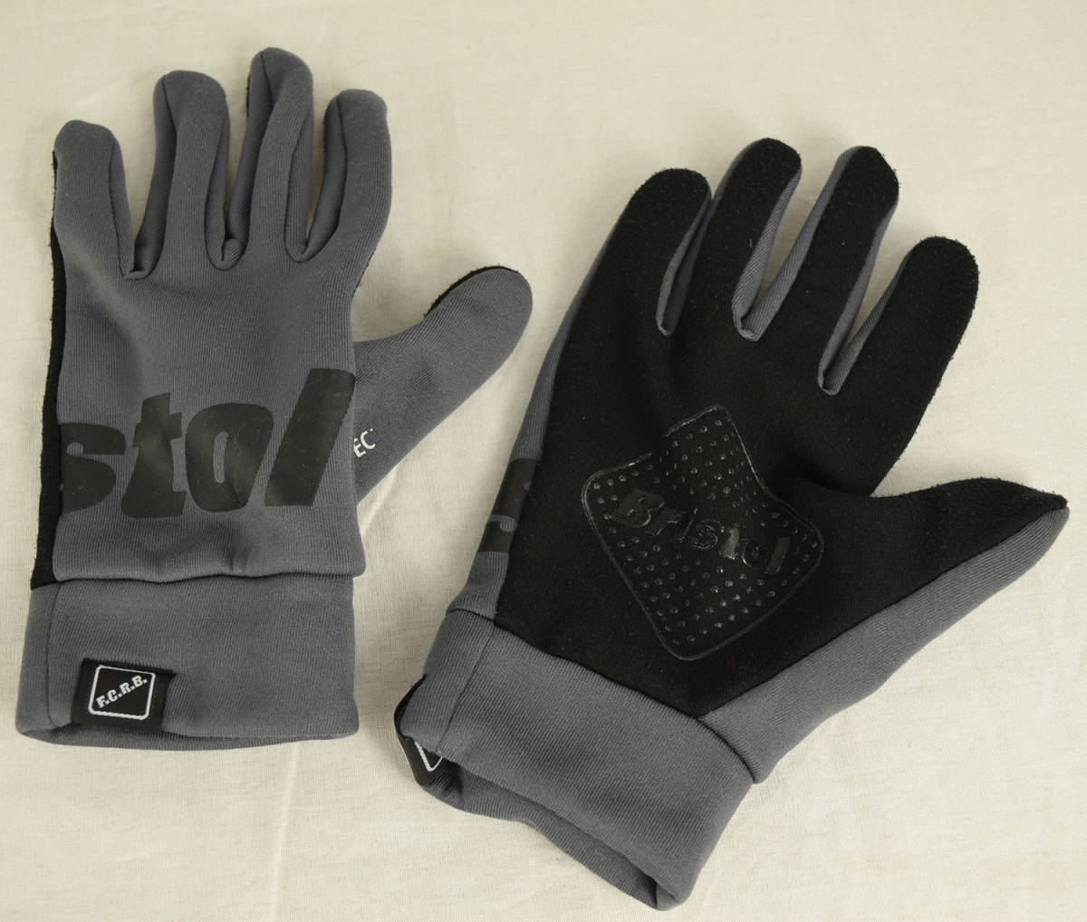 △513E/FCRB POLARTEC FLEECE TOUCH GLOVE グレー ポーラテック