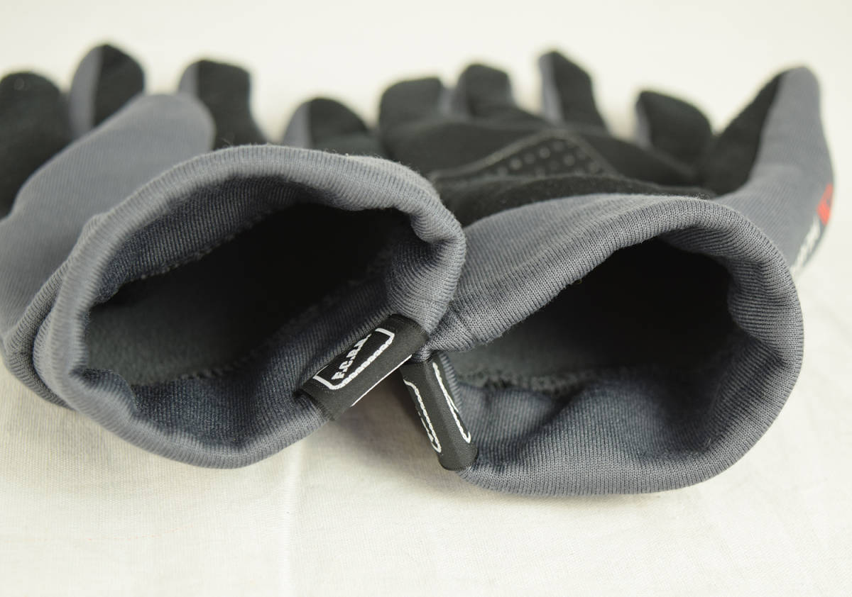 △513E/FCRB POLARTEC FLEECE TOUCH GLOVE グレー ポーラテック