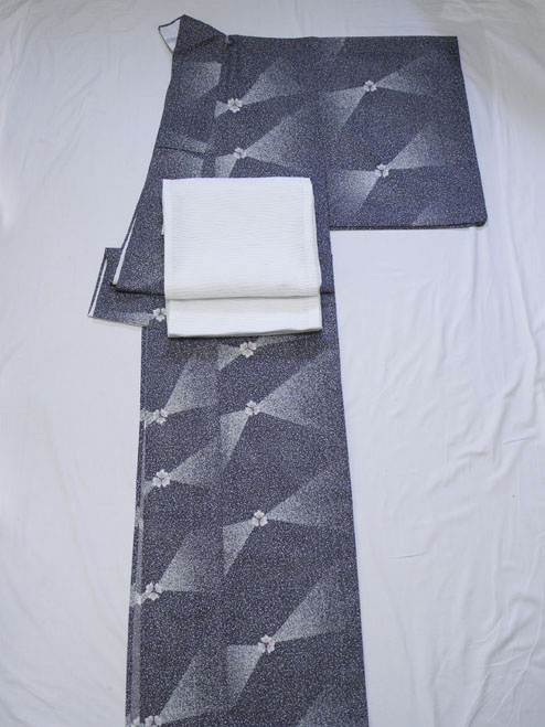 赤字超特価，驚きの破格値，HOT 《花小袖》夏着物 小紋 絽 洗える着物：撒き蝋風 濃いめグレー地に小花・164㎝