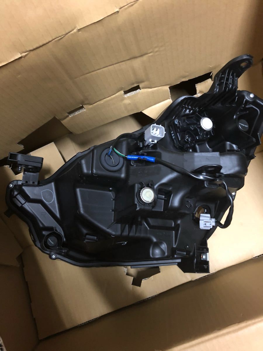 ミライース LA350S 右ヘッドライト LED 【公式通販】