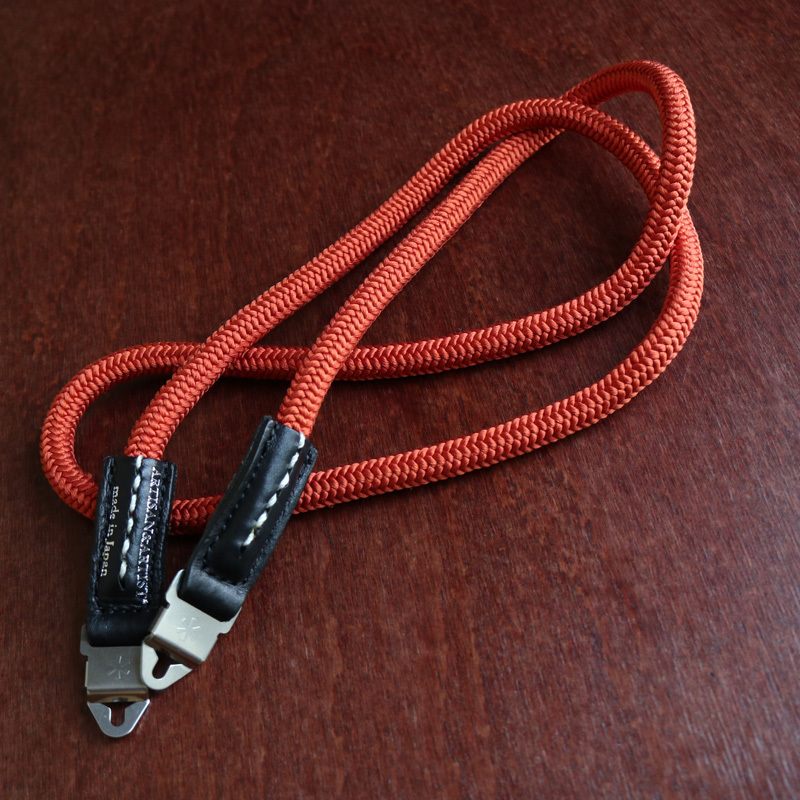 人気，品質保証 HASSELBLAD ARTISAN&ARTIST アルティザン&アーティスト ハッセル用 シルクコード 絹 ストラップ レッド 赤 ハッセルブラッド(ハッセルブラッド)｜売買されたオークション情報、yahooの商品情報 中判