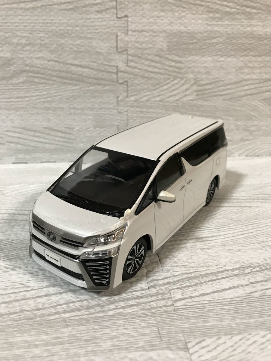 1/30 トヨタ 新型ヴェルファイア 後期 VELLFIRE　カラーサンプル 非売品 ミニカー　ホワイトパールクリスタルシャイン