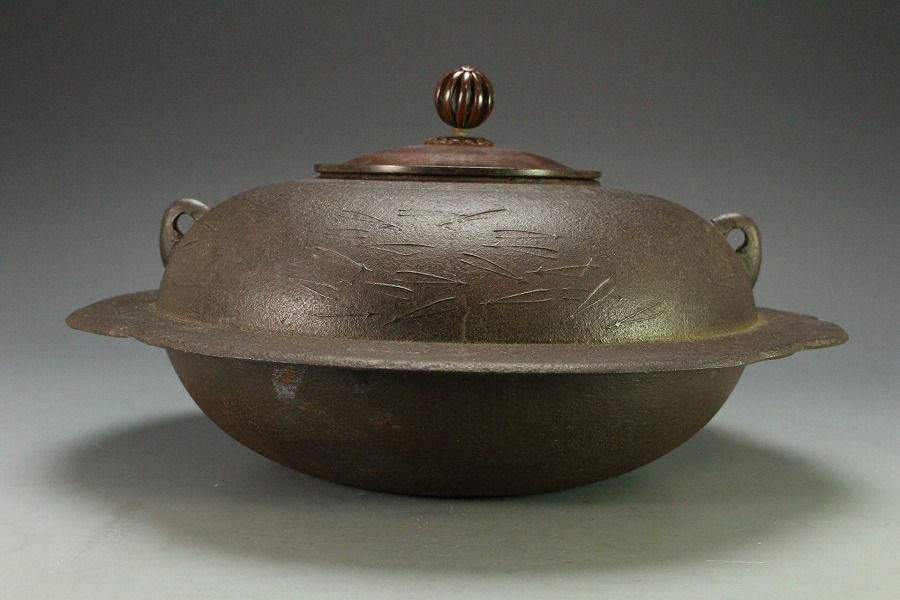 人間国宝 釜師 高橋敬典作 透木釜 松葉地紋 釜鐶 木 共箱 略歴 黄布