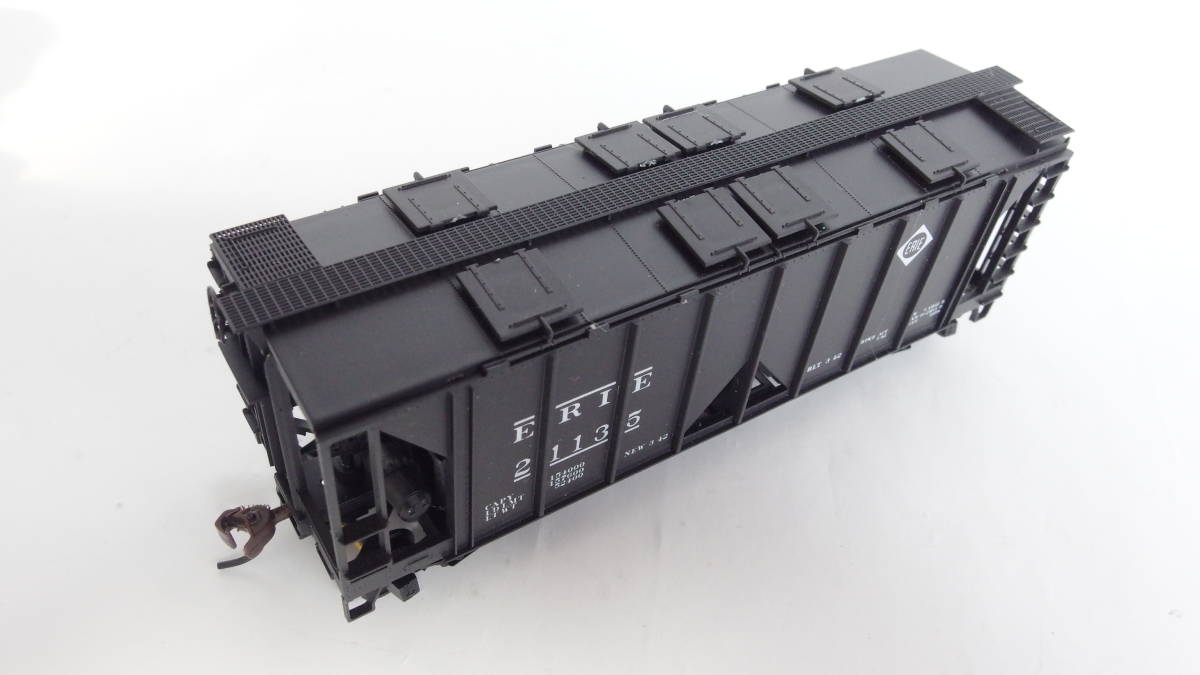 HO Bowser #56142 EL Erie Lackawanna 2-Bay Covered Hopper #19059 HO