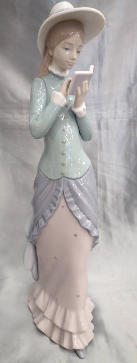 iΦ廃盤品希少 美品 LLADRO 読書する貴婦人 - メルカリ
