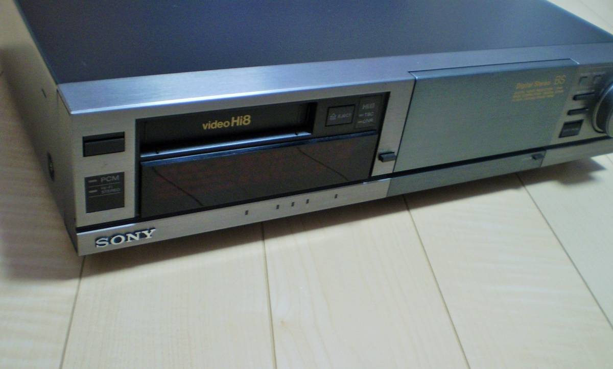 ☆程度良好☆整備済み動作品☆SONY Hi-8ビデオ 最高峰 EV-BS3000 「高音質高画質」搭載機☆ hi8 SONY 動作確認済◇EV-BH10◇高画質Hi8小型高級機☆状態良好 8mmと 専門店の保証付き！整備済み品 (VideoHi8
