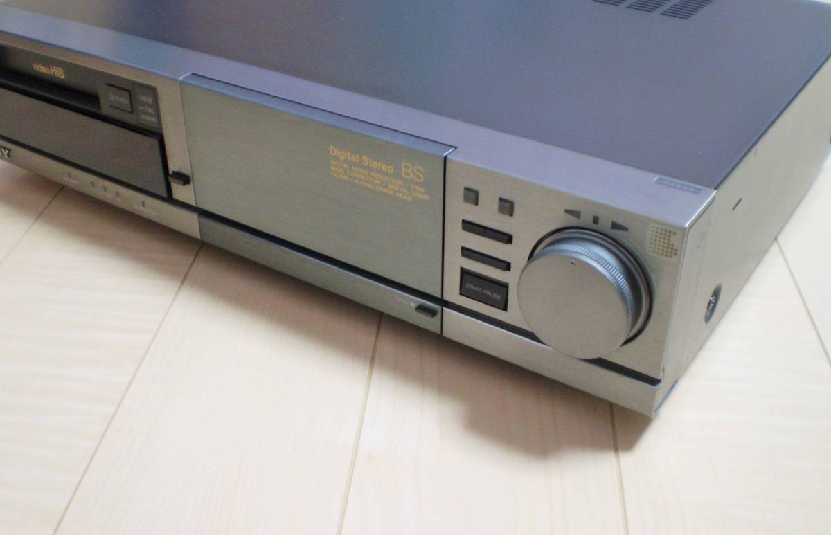 ☆程度良好☆整備済み動作品☆SONY Hi-8ビデオ 最高峰 EV-BS3000 「高音質高画質」搭載機☆ hi8 SONY 動作確認済◇EV-BH10◇高画質Hi8小型高級機☆状態良好 8mmと 専門店の保証付き！整備済み品 (VideoHi8