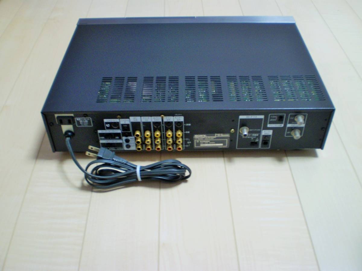 ☆程度良好☆整備済み動作品☆SONY Hi-8ビデオ 最高峰 EV-BS3000 「高音質高画質」搭載機☆ hi8 SONY 動作確認済◇EV-BH10◇高画質Hi8小型高級機☆状態良好 8mmと 専門店の保証付き！整備済み品 (VideoHi8