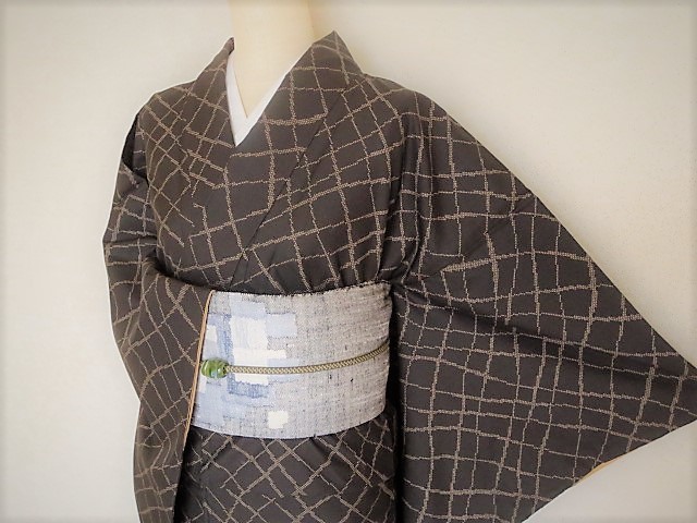 ☆つばめ☆ 美品・本場泥大島紬~おしゃれ格子ライン~着物・袷 ☆つばめ☆ 美品・本場泥大島紬~おしゃれ格子ライン~着物・袷