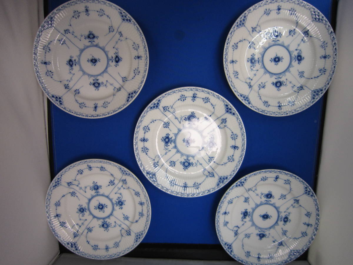 ブルーフルーテッド ROYAL ハーフレース COPENHAGEN 19cm ブルーフルーテッド ROYAL ハーフレース COPENHAGEN 19cm