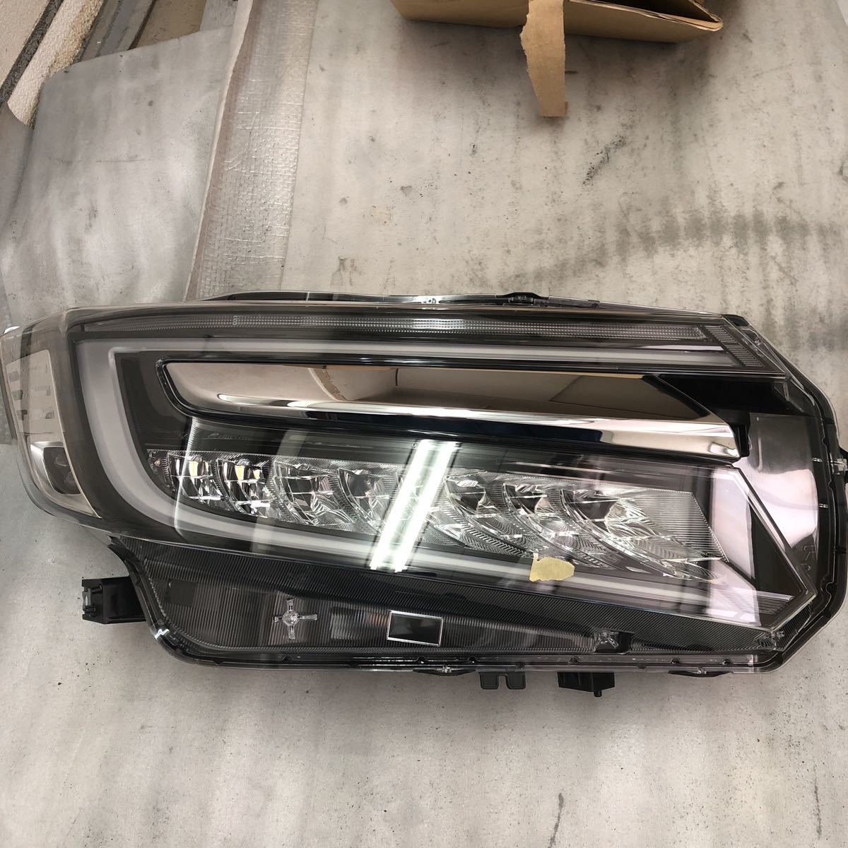 ステップワゴンスパーダ RP3 RP4 右ヘッドライト LED33100-TAA-J11