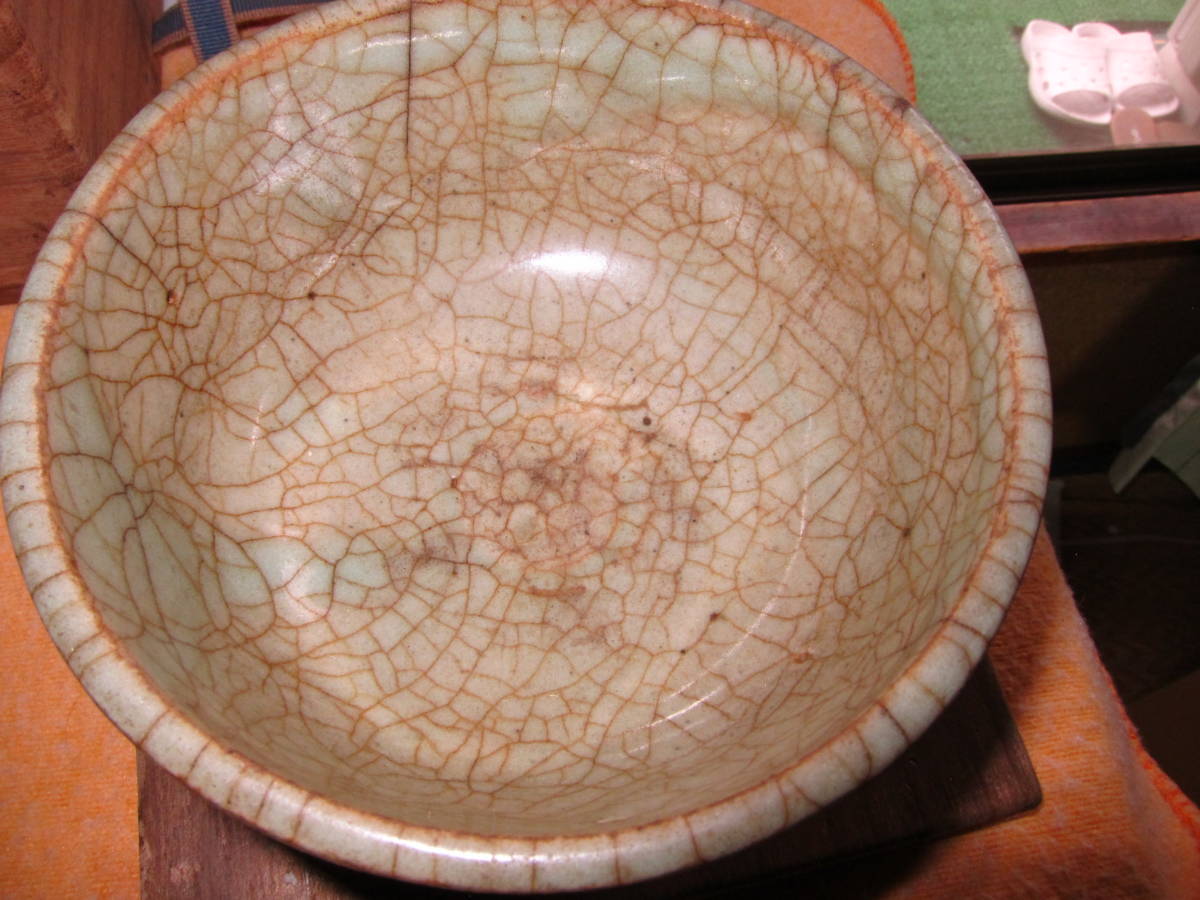 高麗青磁 抹茶碗 平茶碗 ／ 「昌」在銘 茶道具 現代工芸 象嵌雲鶴文
