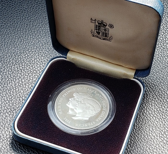 限定SALE，品質保証 1981年 イギリス ダイアナ妃 チャールズ皇太子 御成婚記念 エリザベス銀貨 ケース(ヨーロッパ)｜売買されたオークション情報、yahooの商品情報をアーカイブ公開 - オークファン ヨーロッパ