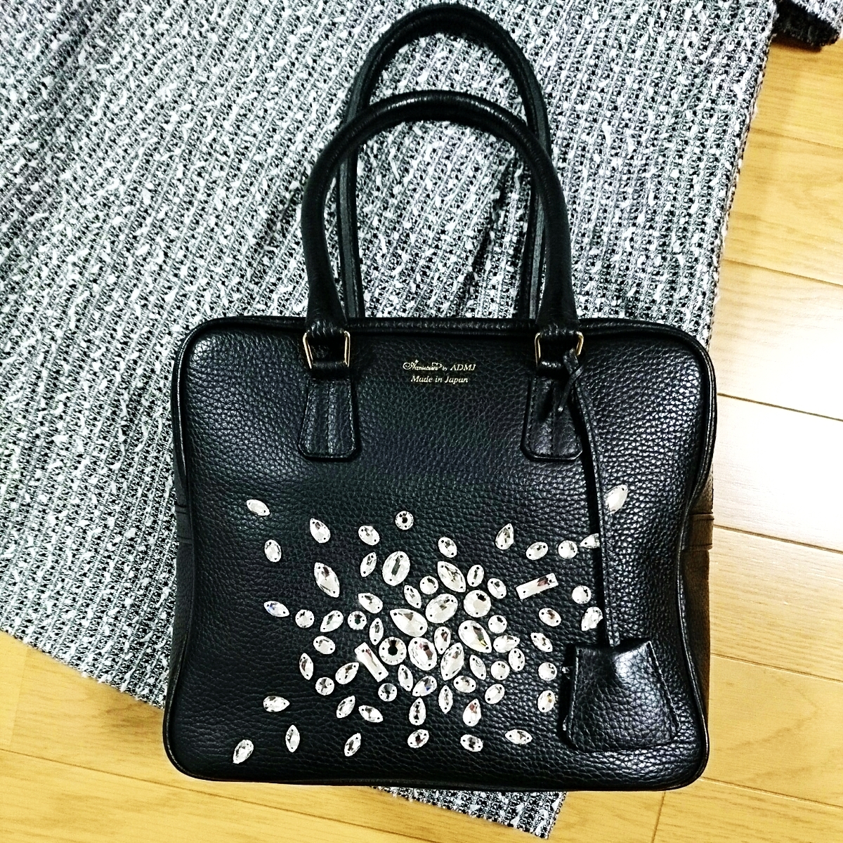 値下げ：新品同様 ADMJ アクセソワ スワロフスキーバッグ 黒 新品 