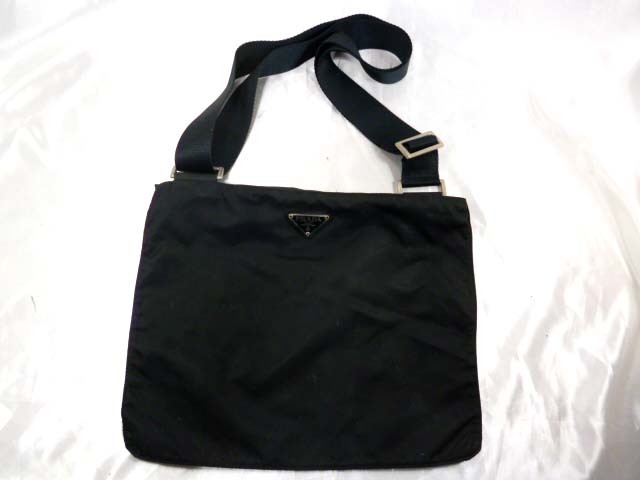 正規品，得価 ＰＲＡＤＡ プラダ ナイロン ショルダーバッグ 黒(ショルダーバッグ)｜売買されたオークション情報、yahooの商品情報をアーカイブ公開 - オークファン かばん、バッグ
