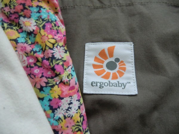 検印保証書あり 使用回数少 エルゴ ベビー 抱っこひも 抱っこ紐 カーキ ergobaby 説明書 おまけあり