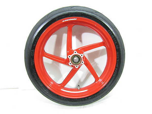 格安，100%新品 ドゥカティ モンスターS4 美品!! ブレンボ(マルケジーニ) フロントホイール タイヤ付 RED 検※ M400IE 400SS MS4 S4R M900 M400S 36W04
