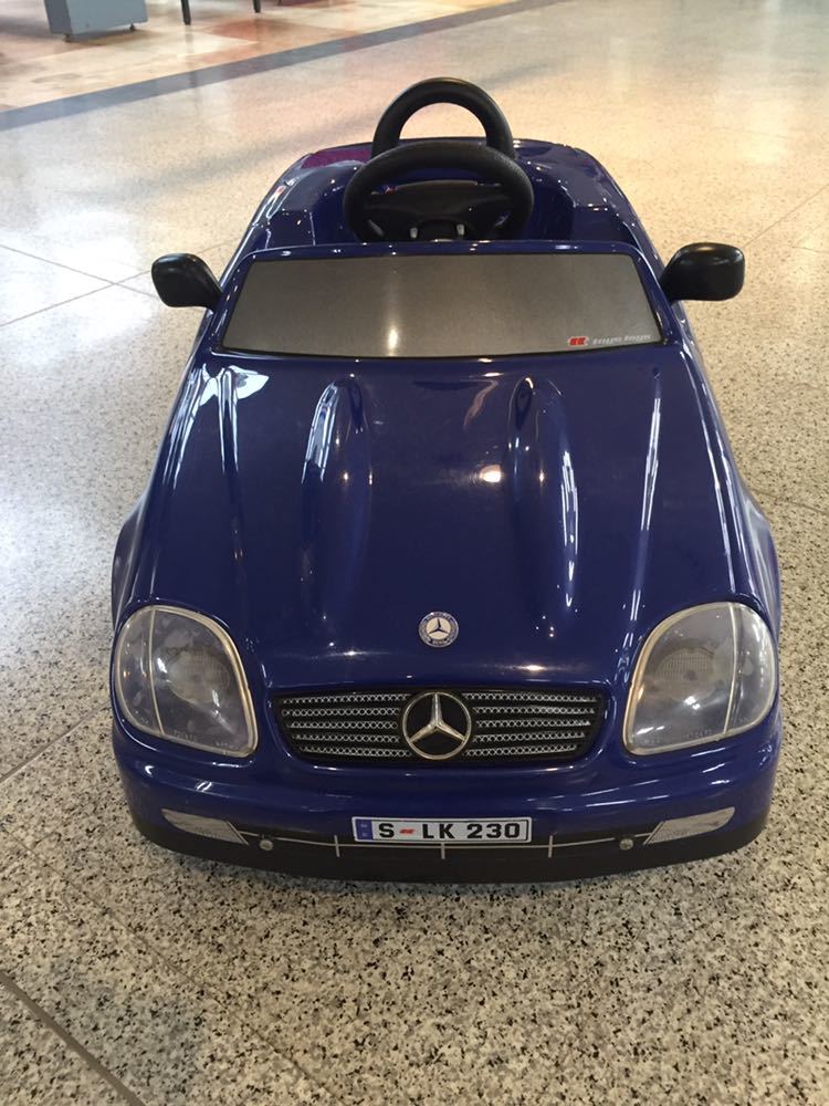 イタリアtoys toys社本格ペダルカーメルセデスベンツSLK230乗用玩具