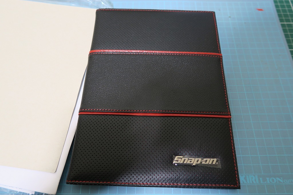 スナップオン、車検証ケースになります。