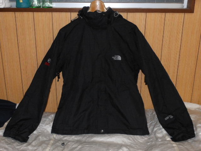  ザ ノース フェイス GORE-TEX ウインドブレーカージャケット 脇下すぐの身幅55cm 着丈65cm 訳あり(Mサイズ)｜売買されたオークション情報、yahooの商品情報をアーカイブ公開 - オークファン 男性用