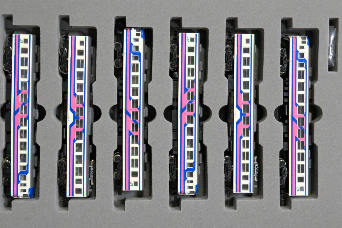 ボディバッグ TATRAS 未使用タグ付きTATRAS ベージュ タトラス メルジ 