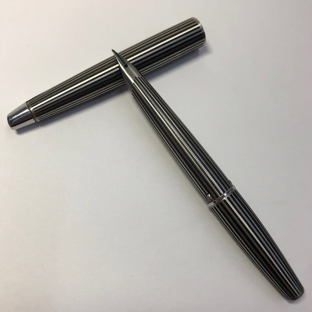 ◇PILOT パイロット 万年筆 ストライプ シルバーカラー 筆記用具