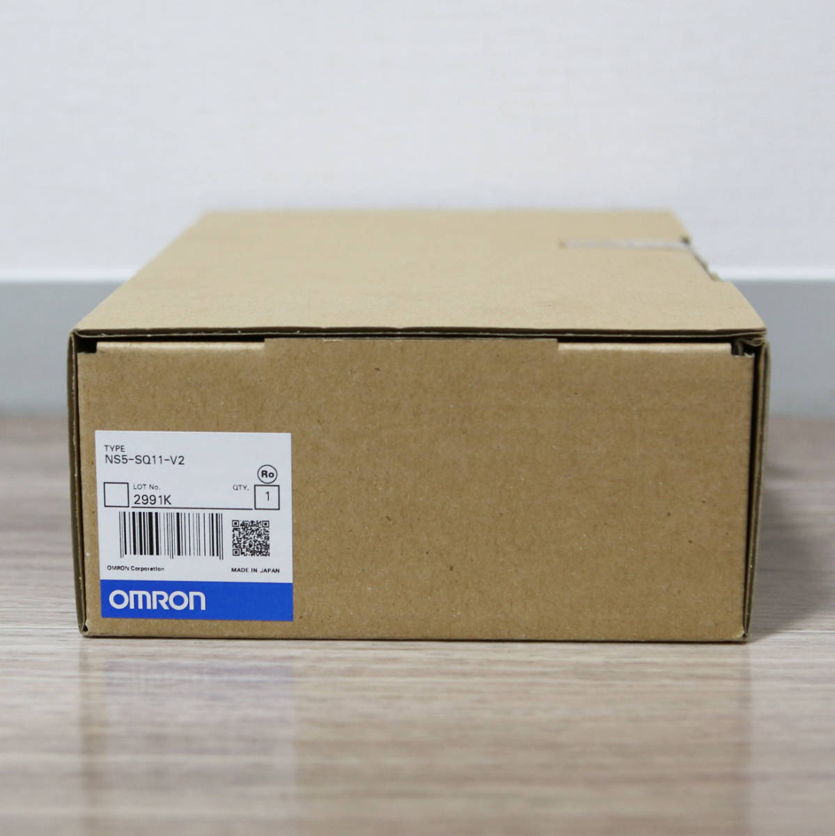 新品 OMRON オムロン プログラマブルターミナル NS5-SQ11-V2