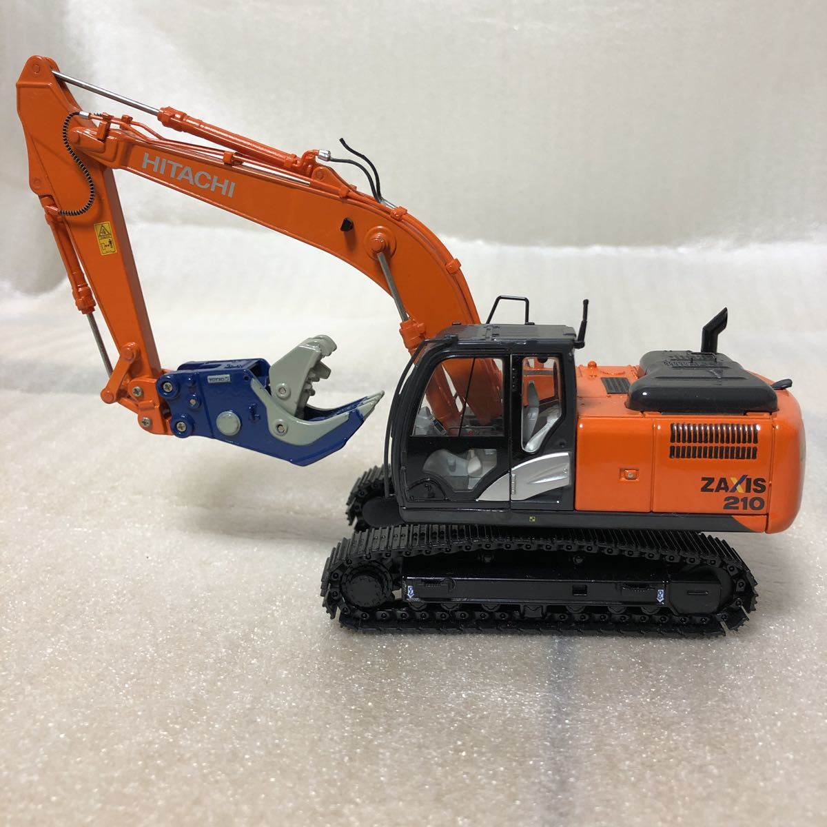 Hitachi ZAXIS Excavator 1⁄50 Diecast Hydraulic Model 210-6 HITACHI 