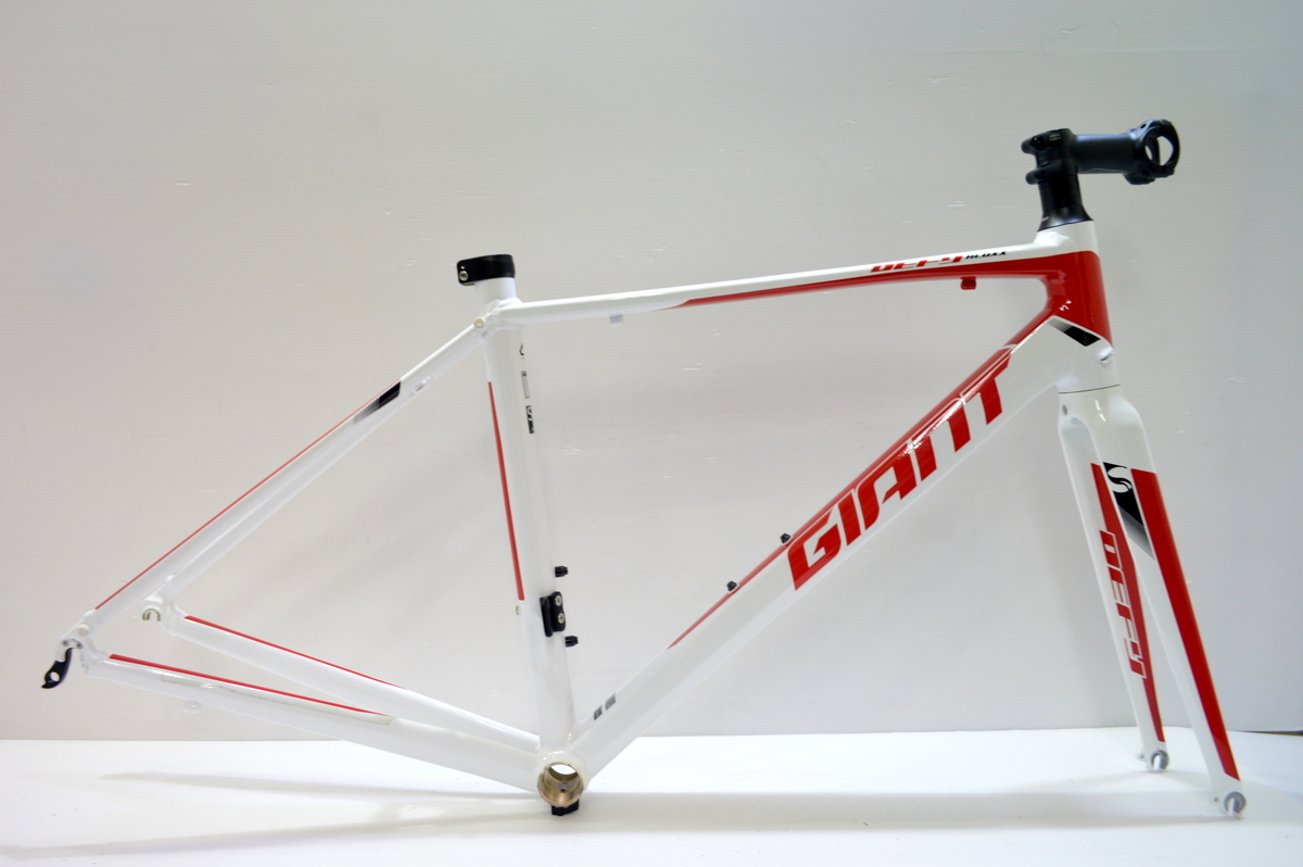 GIANT DEFY3 700C ビギナー向け高性能ロード！ いまいじてんしゃ。の主 