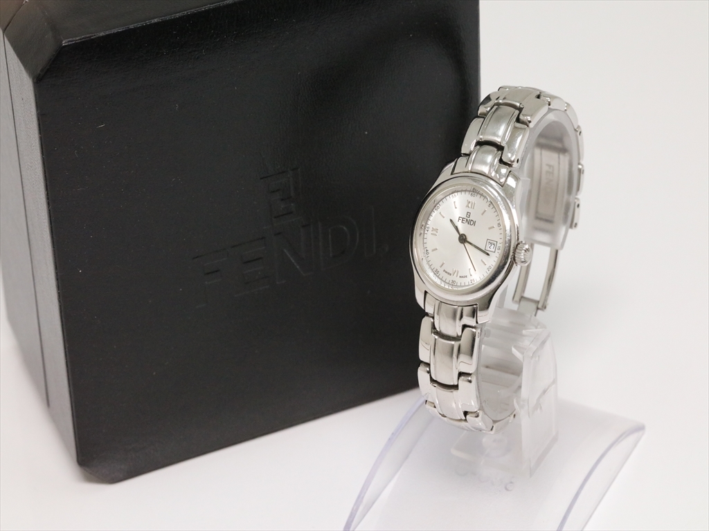 FENDI フェンディ 210L シルバー クラシコ スイス製 レディース