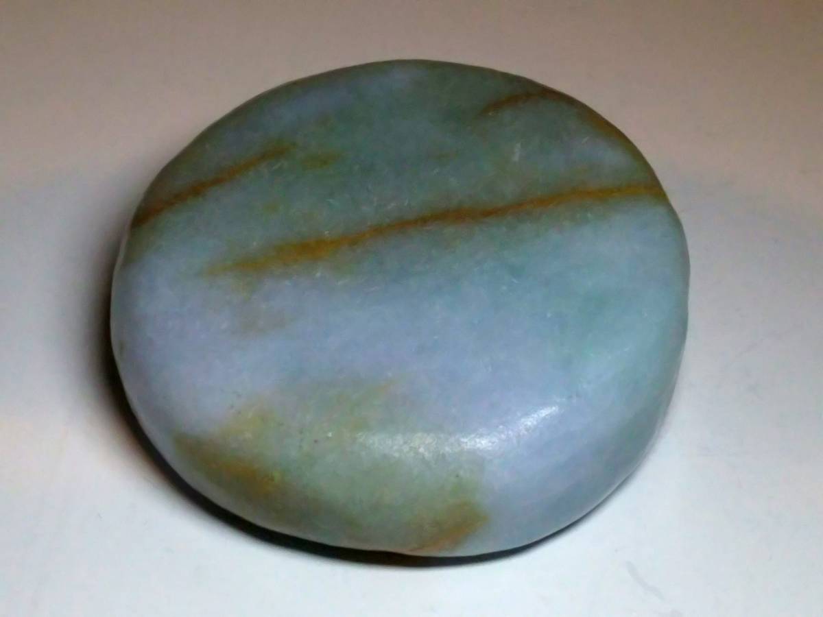 円型・青ラベ緑】 ☆135g☆ 翡翠 原石 ヒスイ 鉱物 鑑賞石 糸魚川 水石 