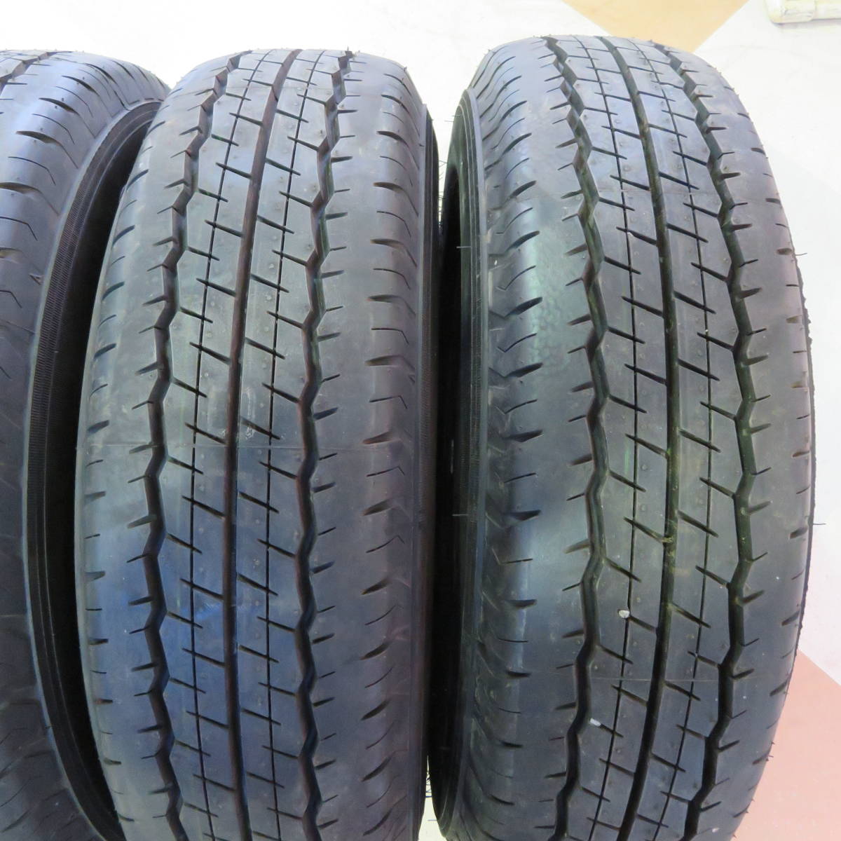 新車外し 195/80R15 107/105L LT DUNLOP SP175 2018年製 4本 