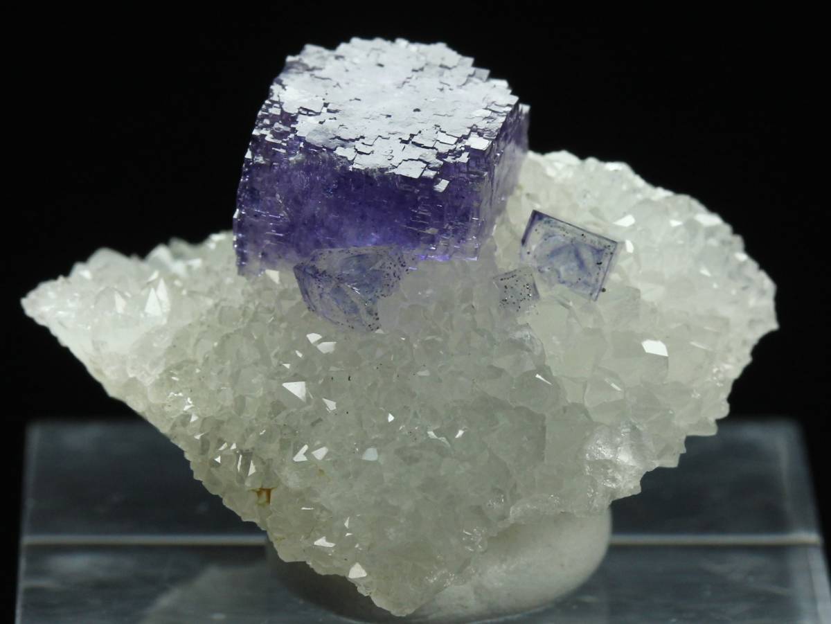 美品【鉱物 蛍石 水晶 原石】フランス産 パープル フローライト