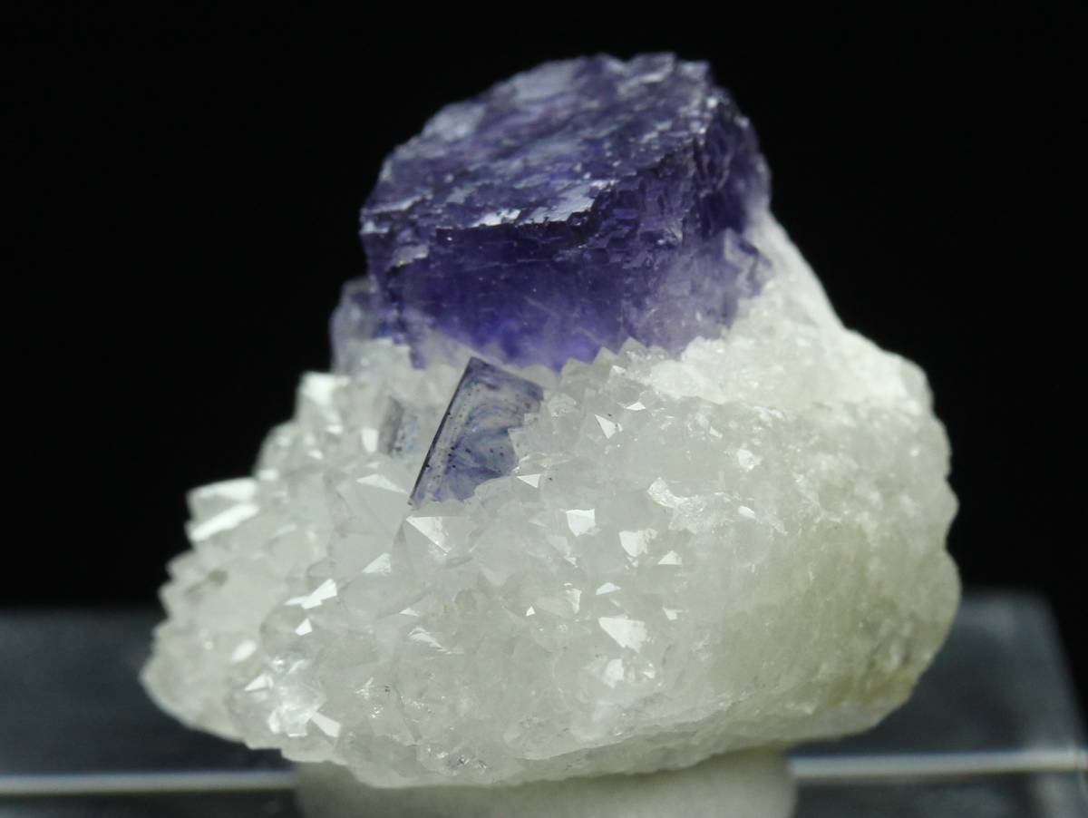 美品【鉱物 蛍石 水晶 原石】フランス産 パープル フローライト