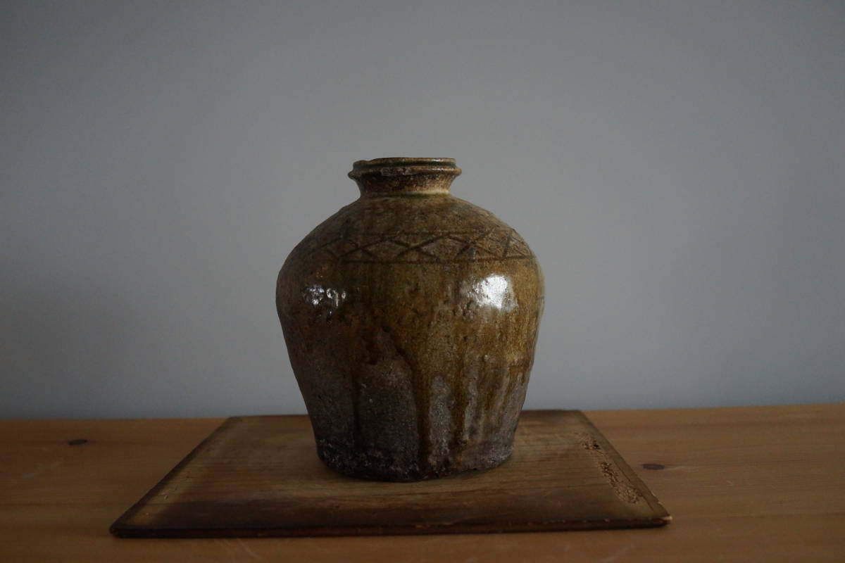 古信楽 うずくまる 骨董 花入 茶花 花器 高さ約19㎝ 【公式通販】