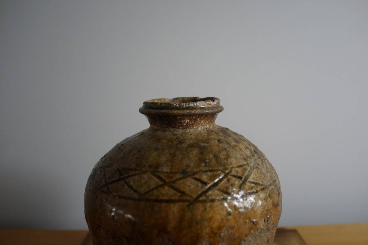 古信楽 うずくまる 骨董 花入 茶花 花器 高さ約19㎝ 【公式通販】