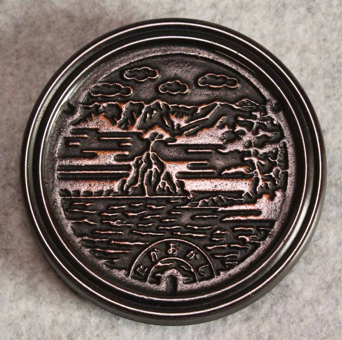 朱肉入れ - Yahoo!オークション | 高岡銅器 「瑞峰作」工芸品の落札相場・落札価格 「瑞峰作」銅製 (金属工芸) の落札相場 叙勲記念品 大 伝統工芸品・和風 朱肉入 朱肉池 香炉 紙箱入高岡銅器