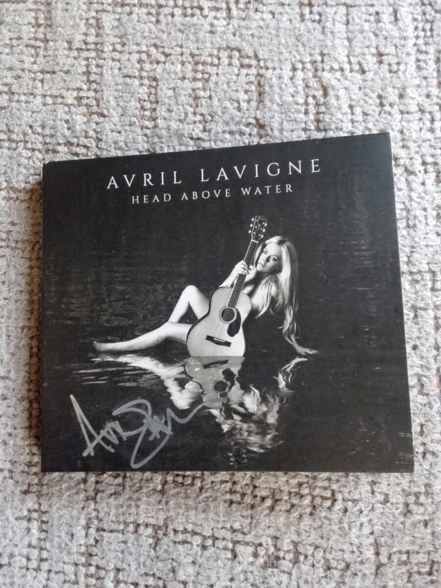 □AVRIL LAVIGNE (直筆サイン付き，アヴリル・ラヴィーン，新品