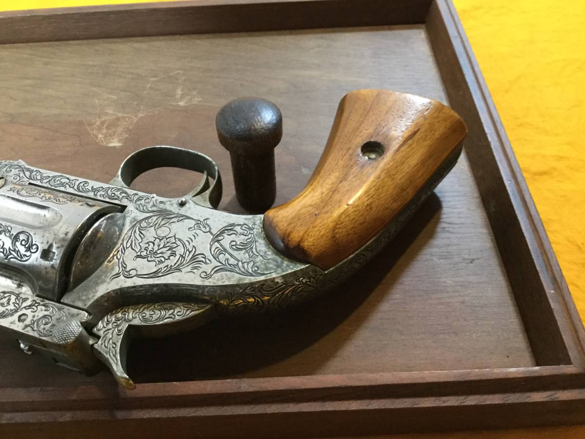 箱付き木枠なし】Wyatt Earp 44 Revolver エングレービング 箱付き木枠