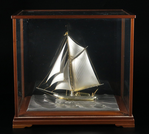 【魁】初だし品 銀製 特大 ヨット 帆船 置物 船230g 総重量3680g ガラスケース付き_2