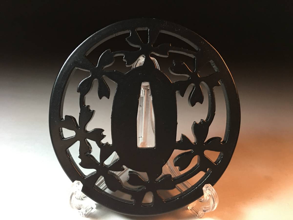 鉄製 鍔 桜透かし 刀 刀装具 q91840□花紋 桜刻印 桜透かし 刀鍔