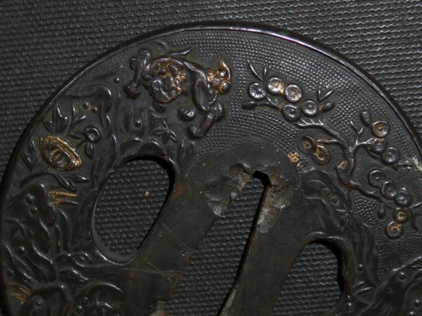 新品，人気セール 牡丹獅子図鍔 江戸時代 銅 魚子地 渡金 毛彫 直径6.9&times;0.3ｃｍ 刀装具/刀剣(鍔、刀装具)｜売買されたオークション情報、yahooの商品情報をアーカイブ公開 - オークファン 鍔、刀装具