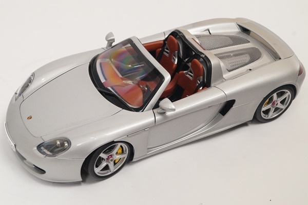 オートアート AUTOart 1/18 ポルシェ Porsche カレラ GT シルバー 78041