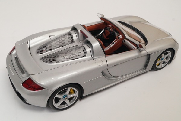 オートアート AUTOart 1/18 ポルシェ Porsche カレラ GT シルバー 78041