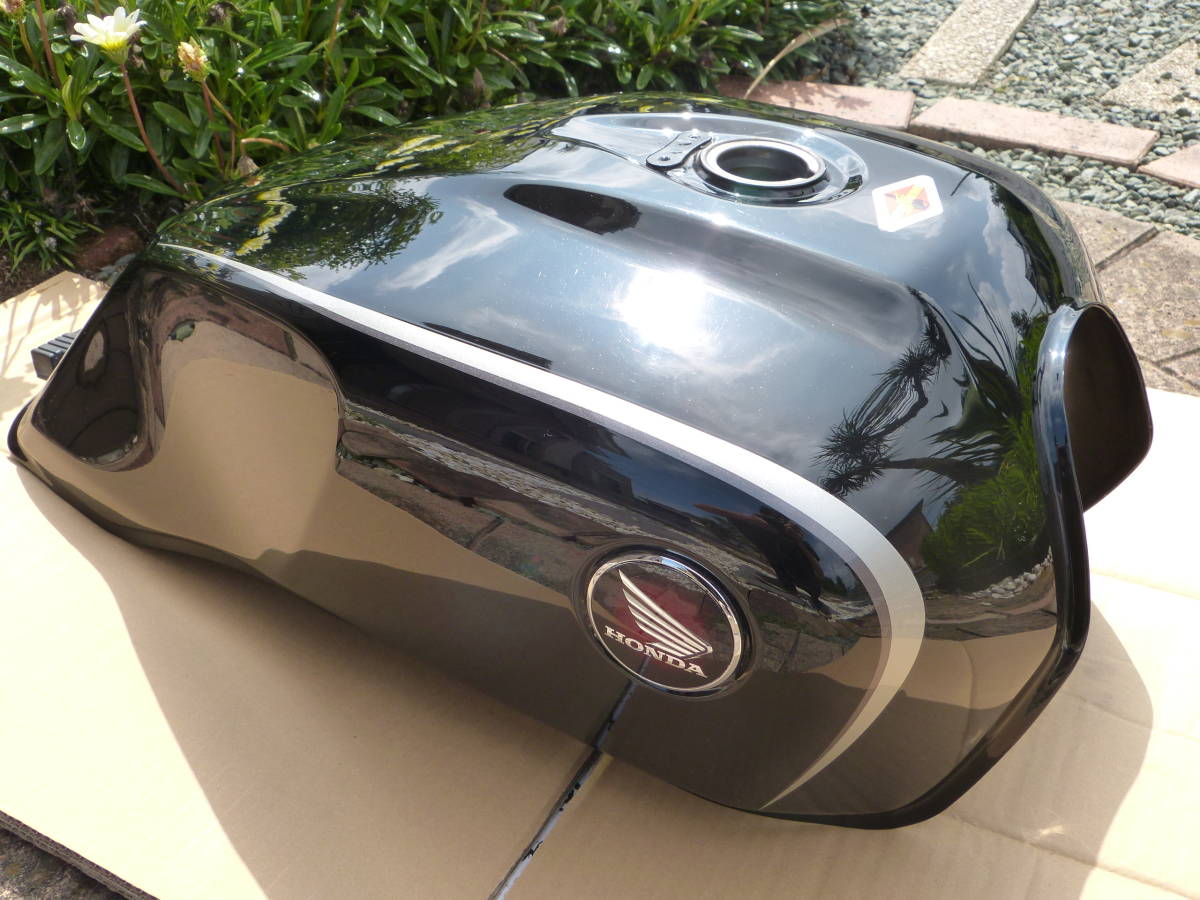 CB1100 14Lタンク CB1100 純正ガソリンタンク（初期型14L品） ジャンク