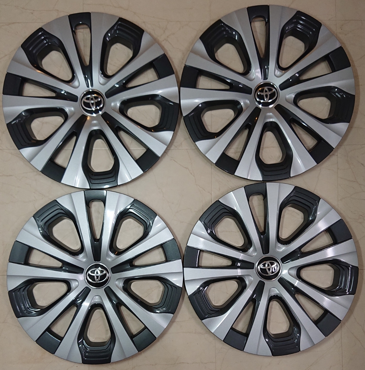 【新車納車外し×4枚】トヨタ 50系 プリウス 【後期】 純正ホイールキャップ / ホイールカバー 15インチ Aプレミアム