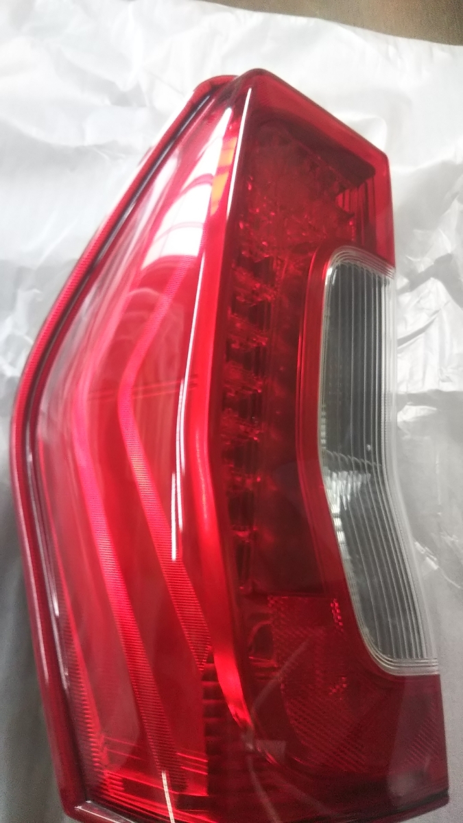 タント LA600S 左テールランプ ダイハツ 左 タントカスタム 後期